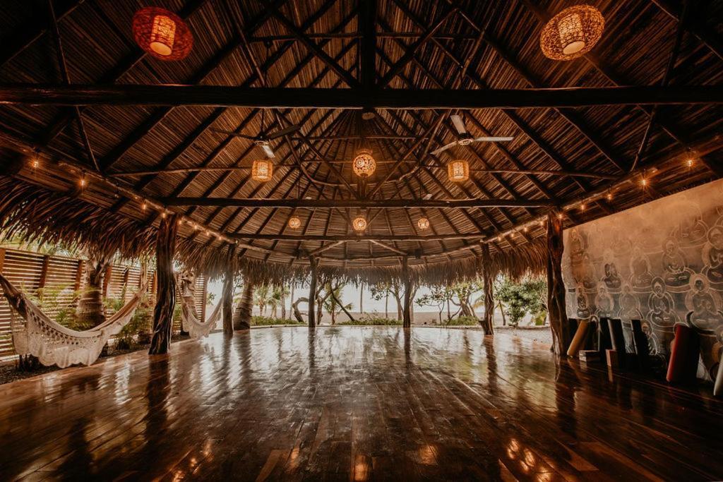 Sansara Surf Yoga & Resort Камбутал Екстер'єр фото